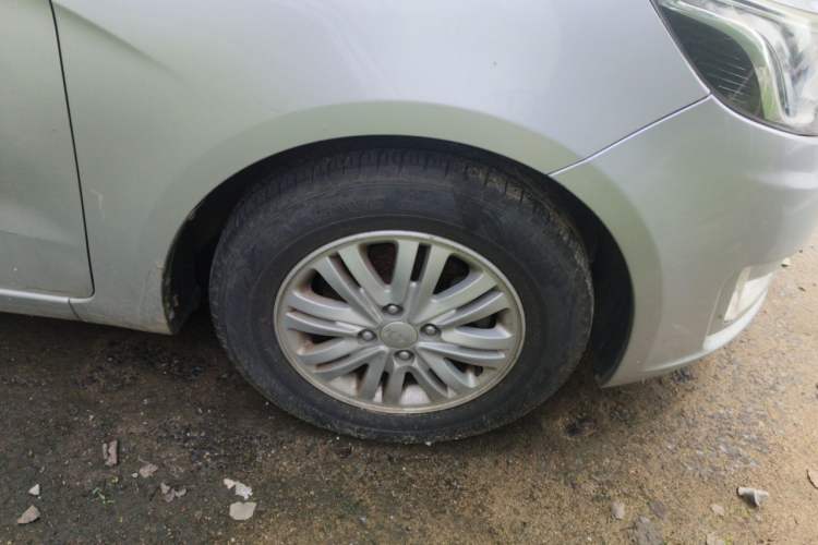 Used Kia K2 2012 Sedan 1.4L MT GLS Commemorative Edition Right Front Wheel Hub