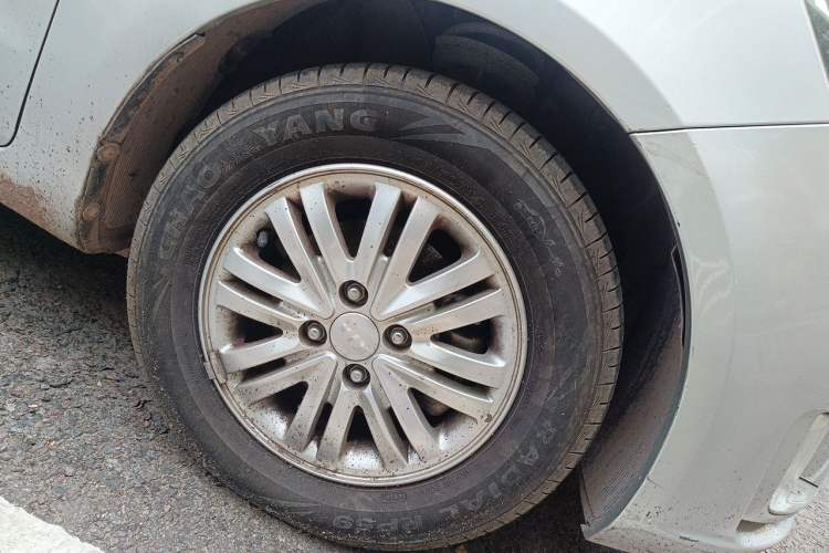 Used Kia K2 2012 Sedan 1.4L AT TOP Anniversary Edition Right Front Wheel Hub