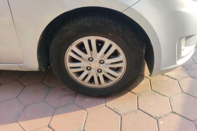 Used Kia K2 2012 Sedan 1.4L MT GLS Commemorative Edition Right Front Wheel Hub