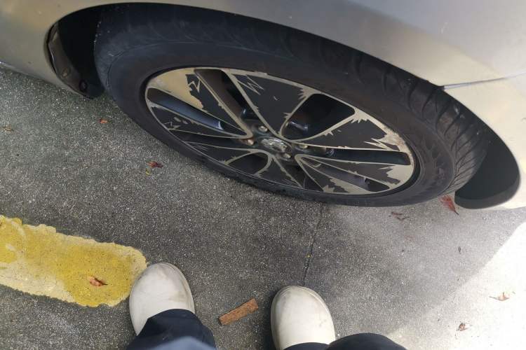 Used Kia K2 2012 Hatchback 1.6L AT Premium Right Front Wheel Hub