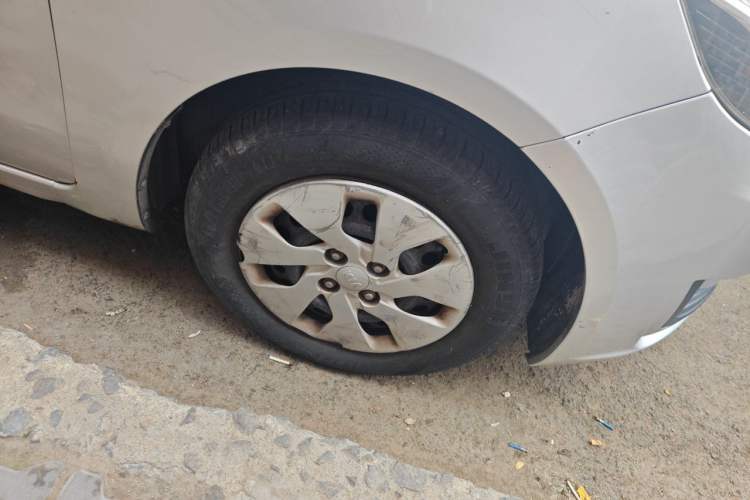 Used Kia K2 2012 Sedan 1.4L Automatic GLS Commemorative Edition Right Front Wheel Hub