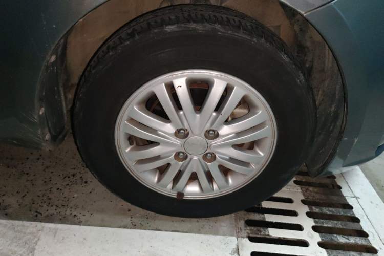 Used Kia K2 2012 Sedan 1.4L MT GLS Commemorative Edition Right Front Wheel Hub