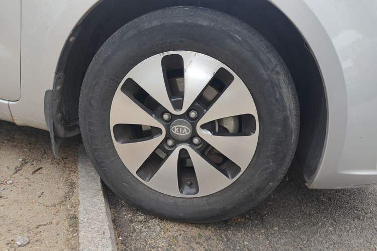Used Kia K2 2012 Sedan 1.4L MT GLS Commemorative Edition Right Front Wheel Hub