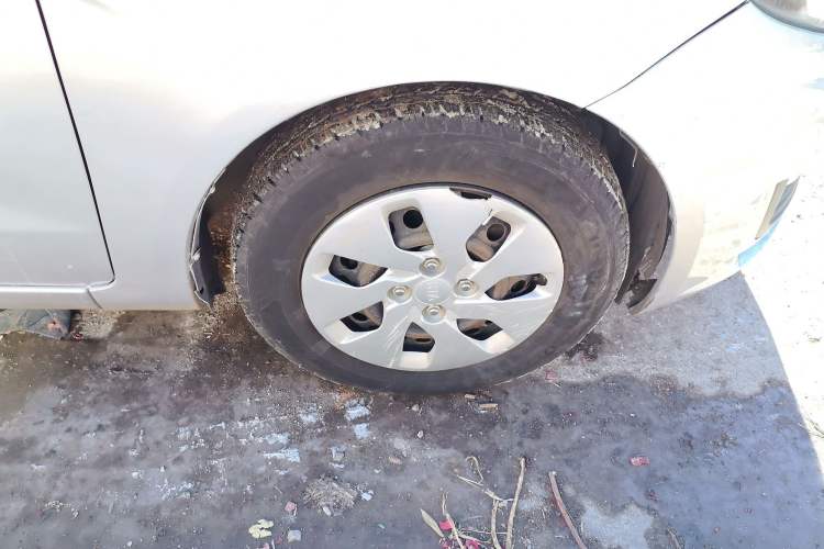 Used Kia K2 2012 Sedan 1.4L Automatic GLS Commemorative Edition Right Front Wheel Hub