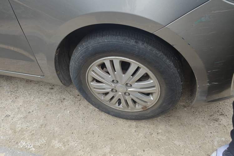 Used Kia K2 2012 Sedan 1.4L MT GLS Commemorative Edition Right Front Wheel Hub