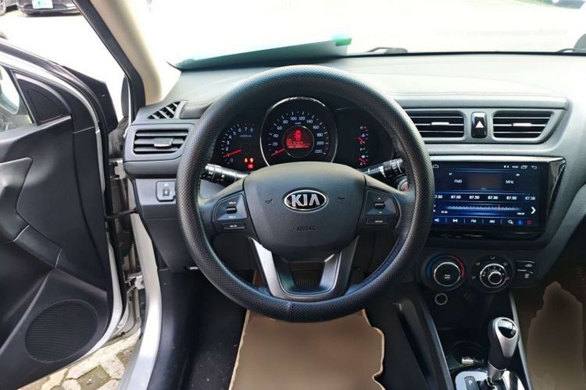 Used Kia K2 2012 Sedan 1.6L Automatic Transmission Premium Commemorative Edition Steering Wheel