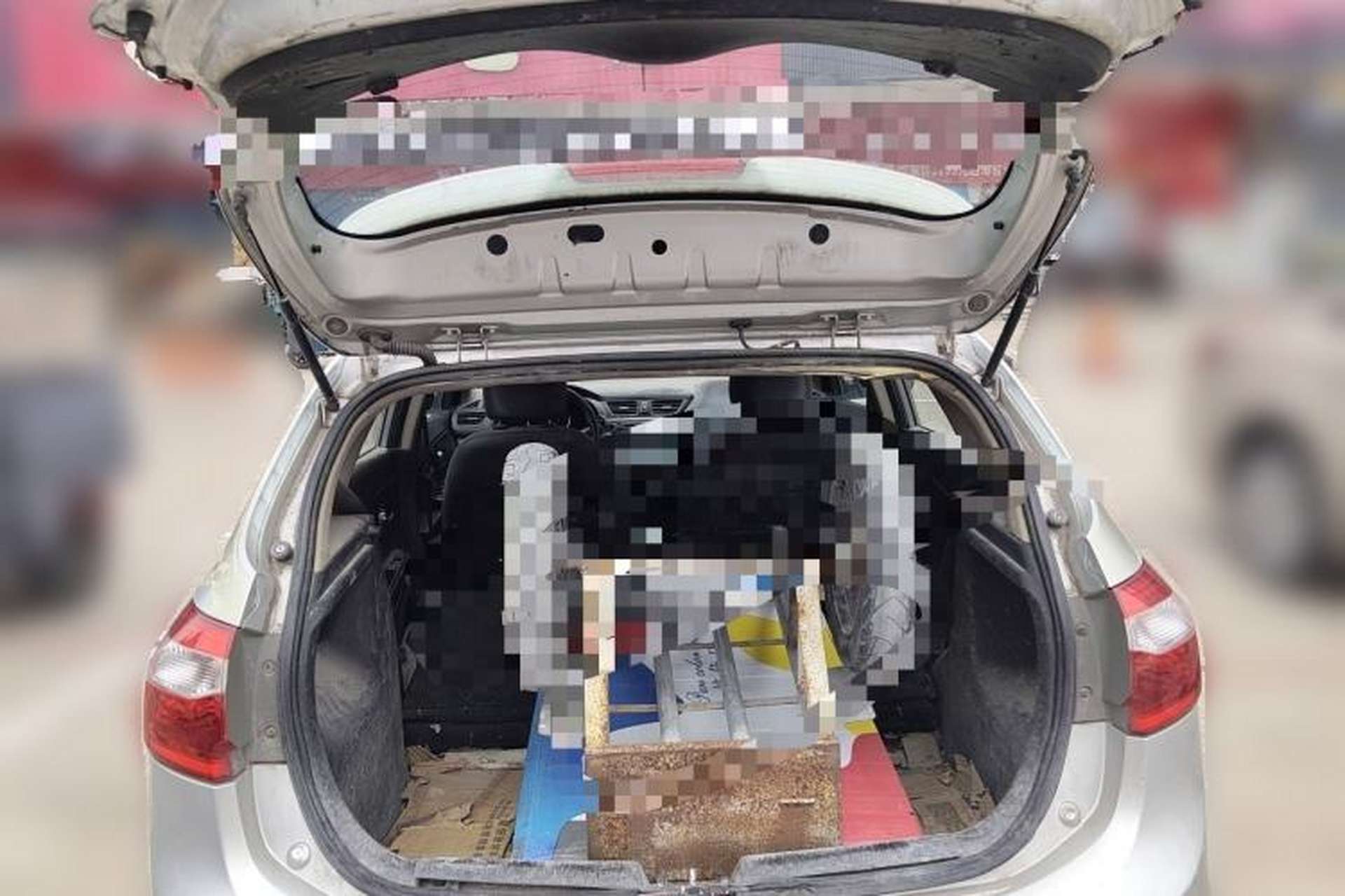 Used Kia K2 2012 Hatchback 1.6L AT Premium Trunk