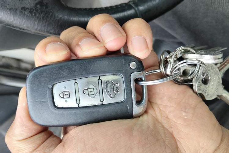 Used Kia K2 2012 Hatchback 1.6L AT Premium Vehicle Key