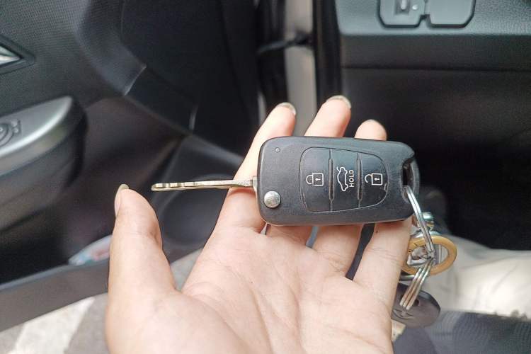 Used Kia K2 2012 Sedan 1.4L AT TOP Anniversary Edition Vehicle Key