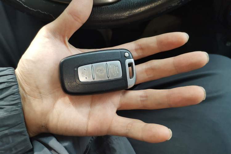 Used Kia K2 2012 Hatchback 1.6L AT Premium Vehicle Key