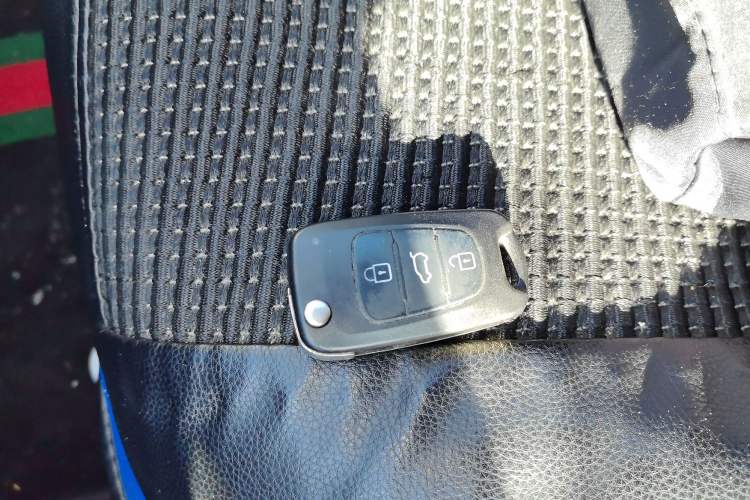 Used Kia K2 2012 Sedan 1.4L Automatic GLS Commemorative Edition Vehicle Key