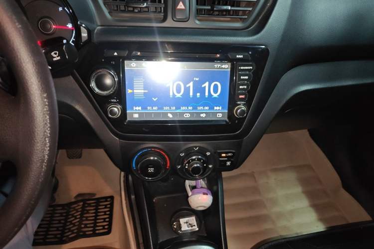 Used Kia K2 2012 Sedan 1.4L MT GLS Commemorative Edition Audio And AC Panel