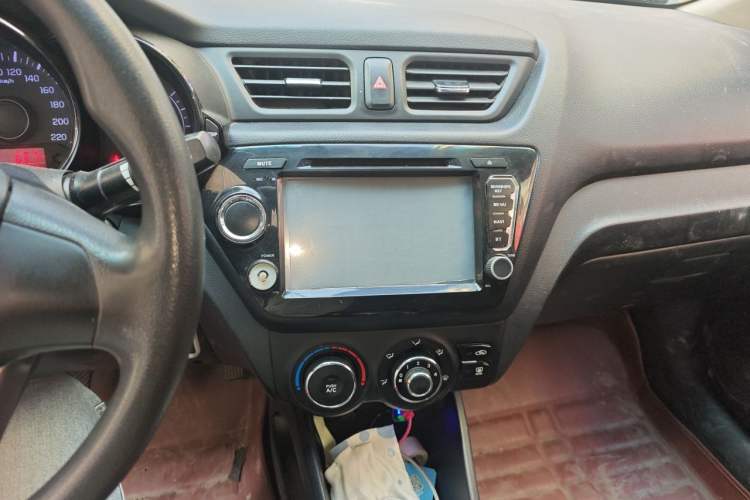 Used Kia K2 2012 Sedan 1.4L MT GLS Commemorative Edition Audio And AC Panel