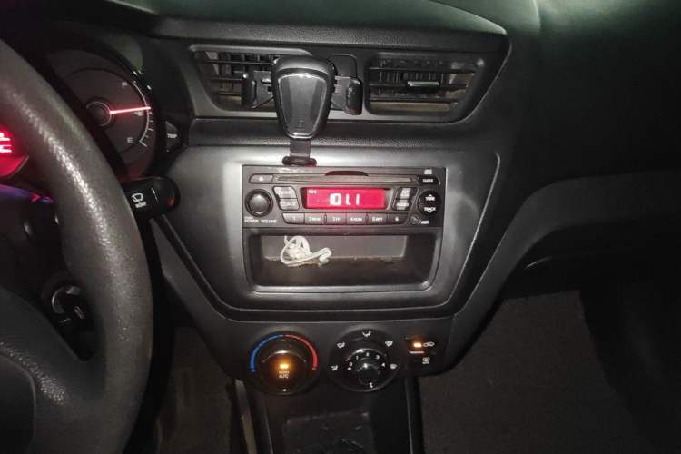 Used Kia K2 2012 Sedan 1.4L Automatic GLS Commemorative Edition Audio And AC Panel