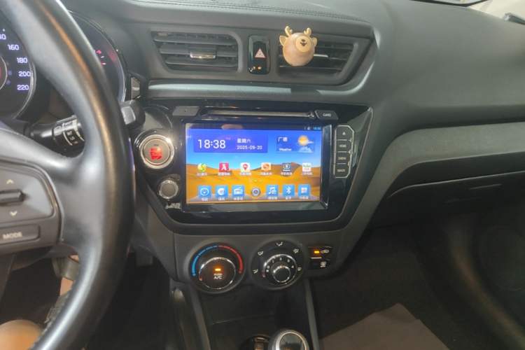 Used Kia K2 2012 Hatchback 1.6L AT Premium Audio And AC Panel