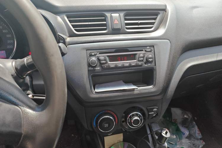 Used Kia K2 2012 Sedan 1.4L MT GLS Commemorative Edition Audio And AC Panel