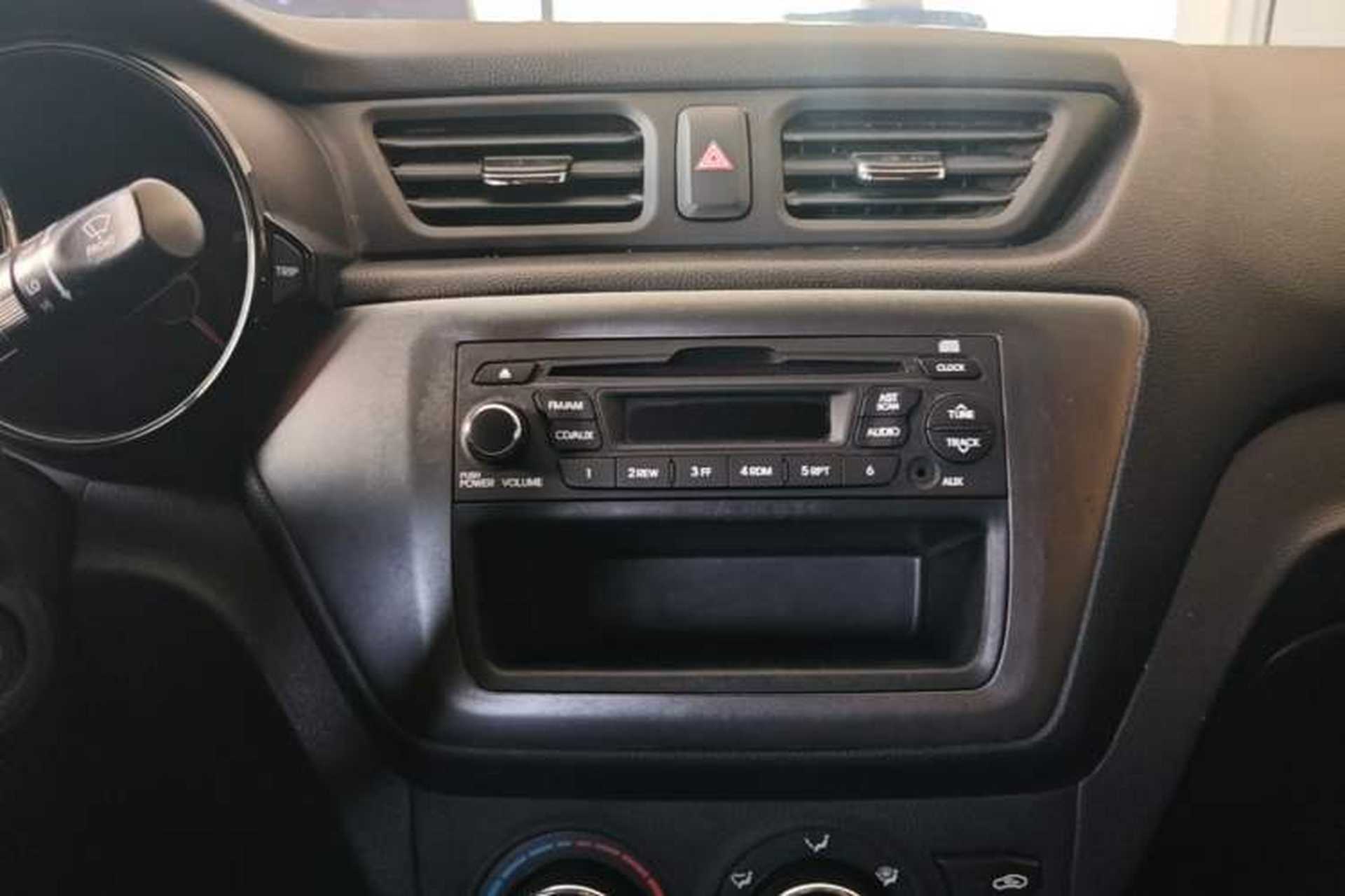 Used Kia K2 2012 Sedan 1.4L MT GLS Commemorative Edition Audio And AC Panel