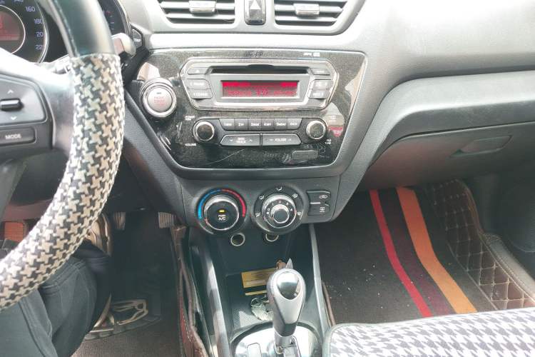 Used Kia K2 2012 Hatchback 1.6L AT Premium Audio And AC Panel