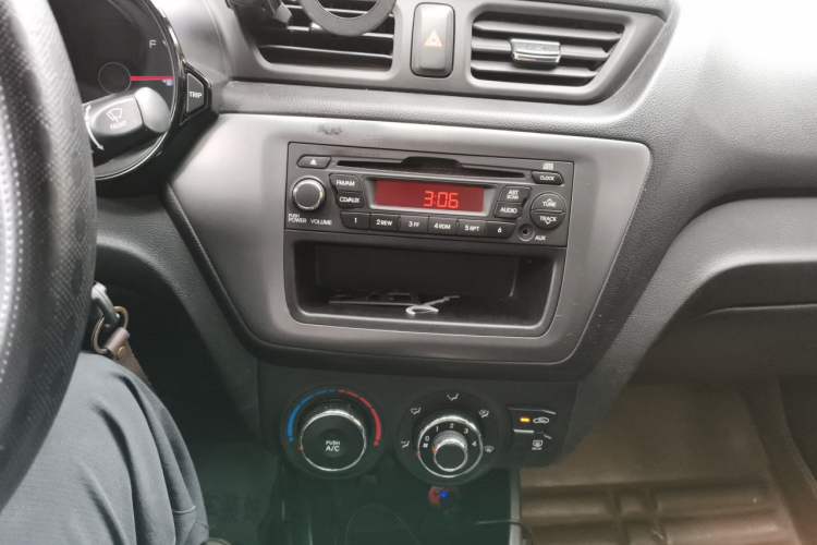 Used Kia K2 2012 Sedan 1.4L MT GLS Commemorative Edition Audio And AC Panel