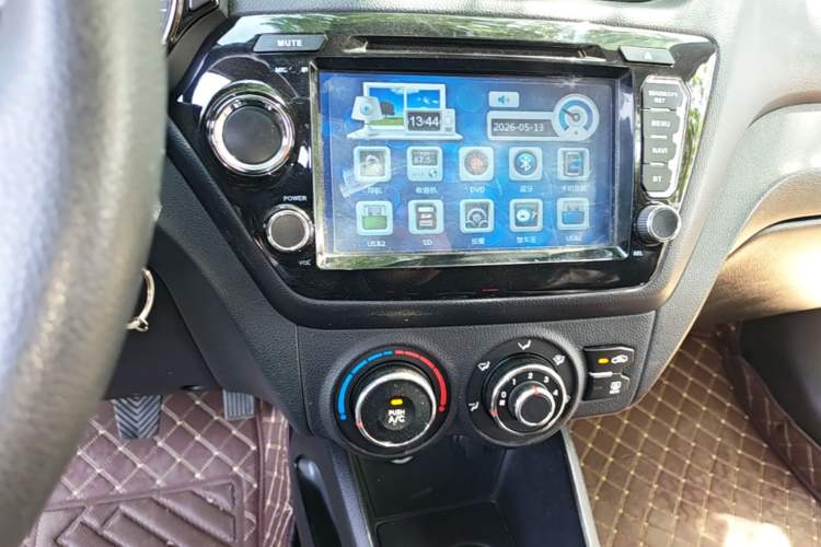 Used Kia K2 2012 Sedan 1.4L MT GLS Commemorative Edition Audio And AC Panel