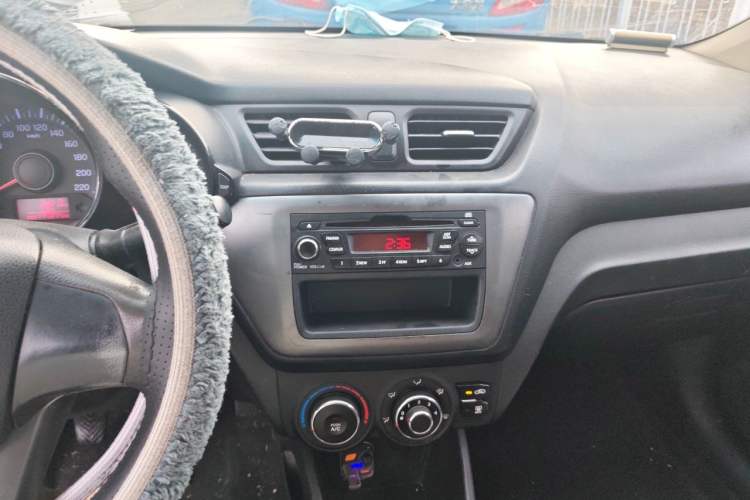 Used Kia K2 2012 Sedan 1.4L MT GLS Commemorative Edition Audio And AC Panel