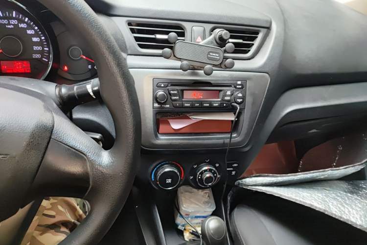 Used Kia K2 2012 Sedan 1.4L Automatic GLS Commemorative Edition Audio And AC Panel