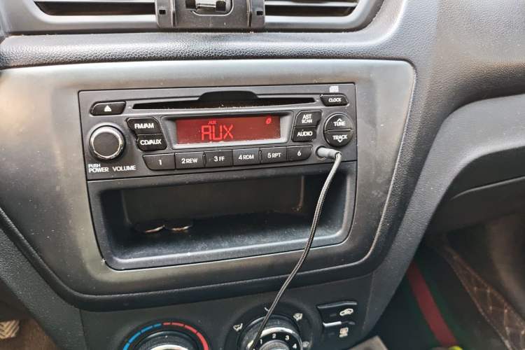Used Kia K2 2012 Sedan 1.4L MT GLS Commemorative Edition Audio And AC Panel