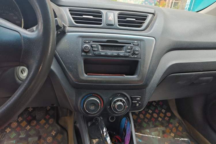 Used Kia K2 2012 Sedan 1.4L MT GLS Commemorative Edition Audio And AC Panel