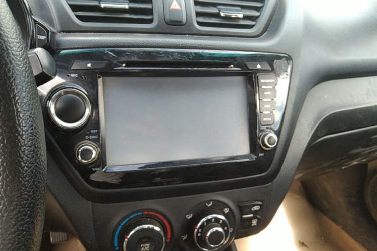 Used Kia K2 2012 Sedan 1.4L MT GLS Commemorative Edition Audio And AC Panel