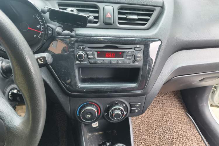Used Kia K2 2012 Hatchback 1.4L Automatic Cool Edition Audio And AC Panel