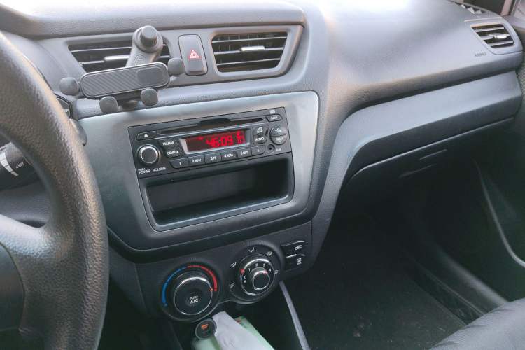 Used Kia K2 2012 Sedan 1.4L MT GLS Commemorative Edition Audio And AC Panel