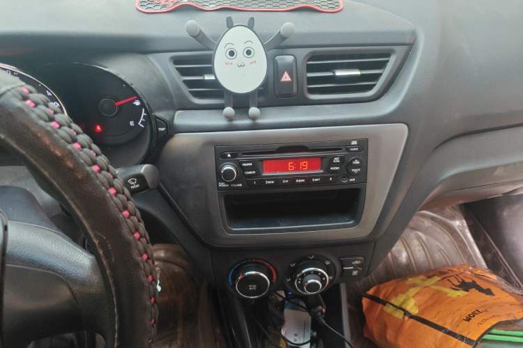 Used Kia K2 2012 Sedan 1.4L MT GLS Commemorative Edition Audio And AC Panel