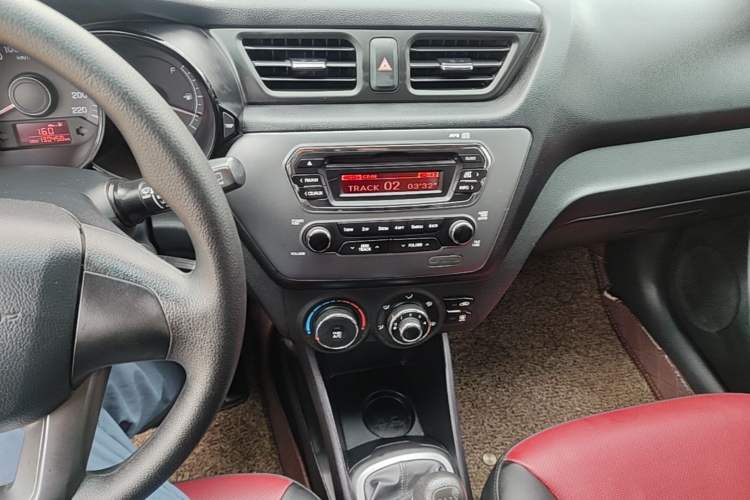 Used Kia K2 2012 Hatchback 1.4L MT Cool Edition Commemorative Model Audio And AC Panel