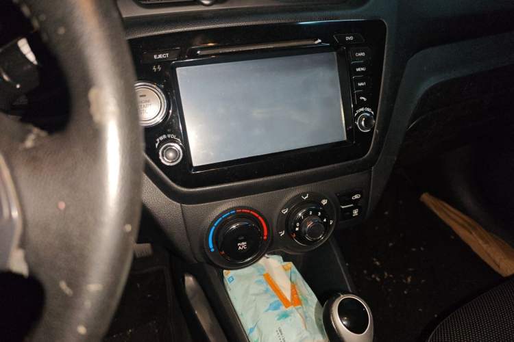 Used Kia K2 2012 Sedan 1.6L AT Premium ECO Audio And AC Panel