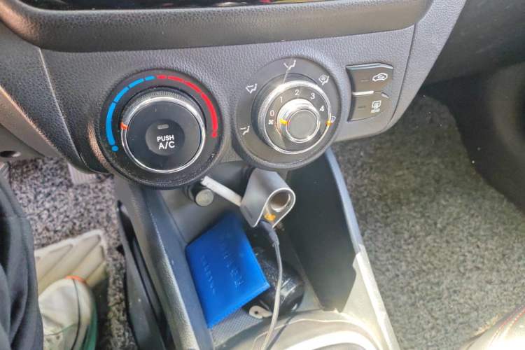 Used Kia K2 2012 Sedan 1.4L MT GLS Commemorative Edition Audio And AC Panel