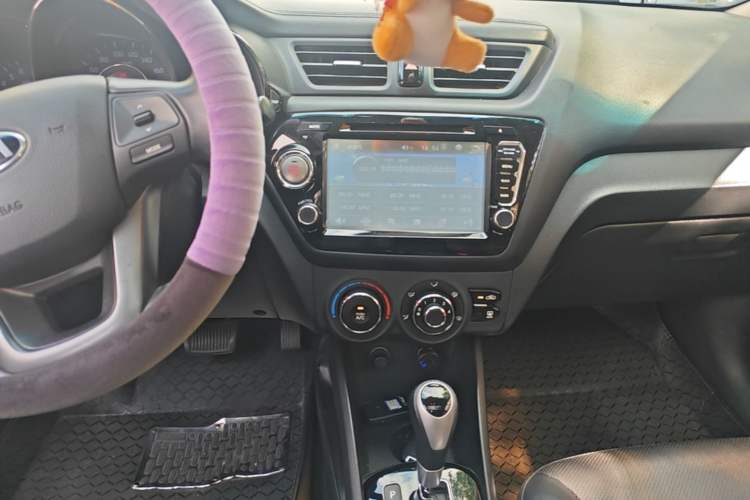 Used Kia K2 2012 Hatchback 1.6L AT Premium Commemorative Edition Audio And AC Panel