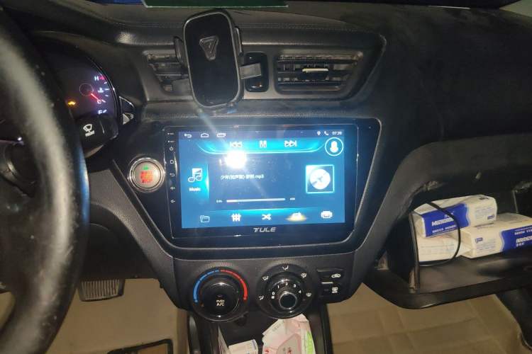 Used Kia K2 2012 Sedan 1.6L Automatic Transmission Premium Commemorative Edition Audio And AC Panel