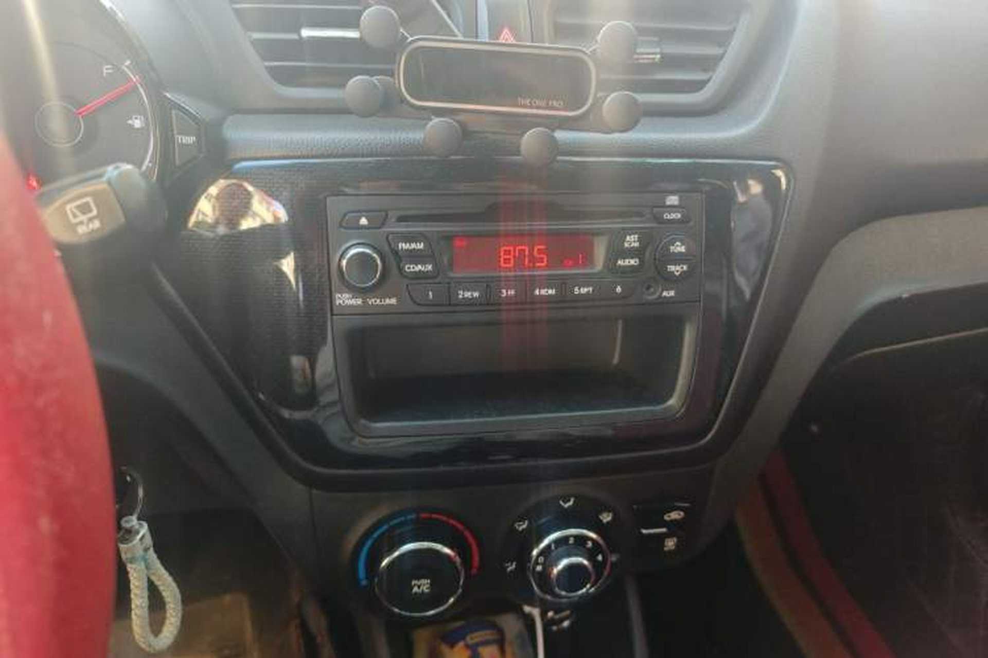 Used Kia K2 2012 Hatchback 1.4L MT Cool Edition Commemorative Model Audio And AC Panel