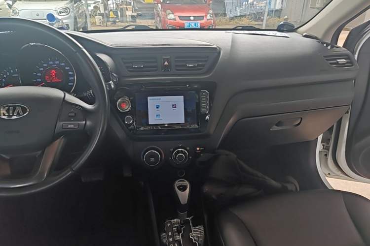 Used Kia K2 2012 Hatchback 1.6L AT Premium Audio And AC Panel