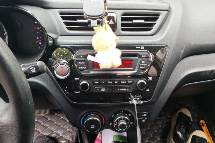 Used Kia K2 2012 Hatchback 1.6L AT Premium Commemorative Edition Audio And AC Panel