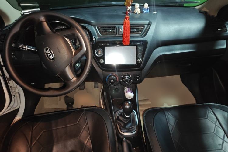Used Kia K2 2012 Sedan 1.4L MT GLS Commemorative Edition Center Console
