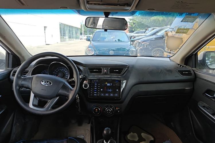 Used Kia K2 2012 Sedan 1.4L MT GLS Commemorative Edition Center Console