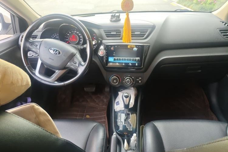 Used Kia K2 2012 Hatchback 1.6L AT Premium Center Console