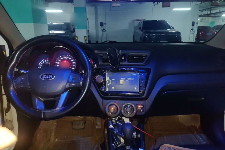 Used Kia K2 2012 Sedan 1.6L Automatic Transmission Premium Commemorative Edition Center Console