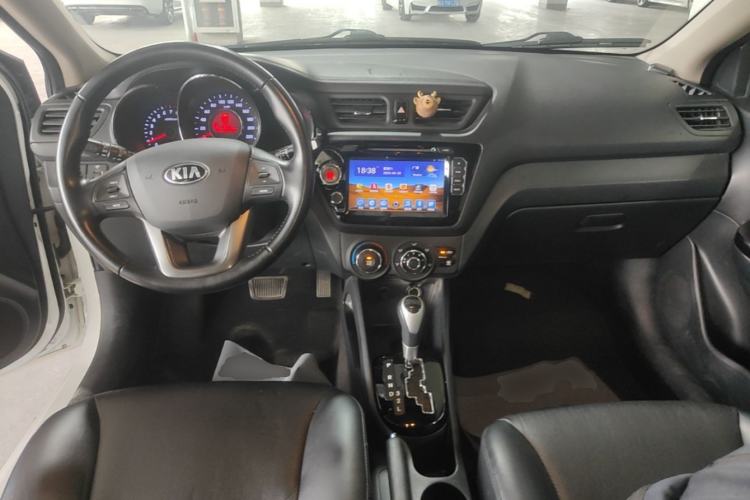 Used Kia K2 2012 Hatchback 1.6L AT Premium Center Console
