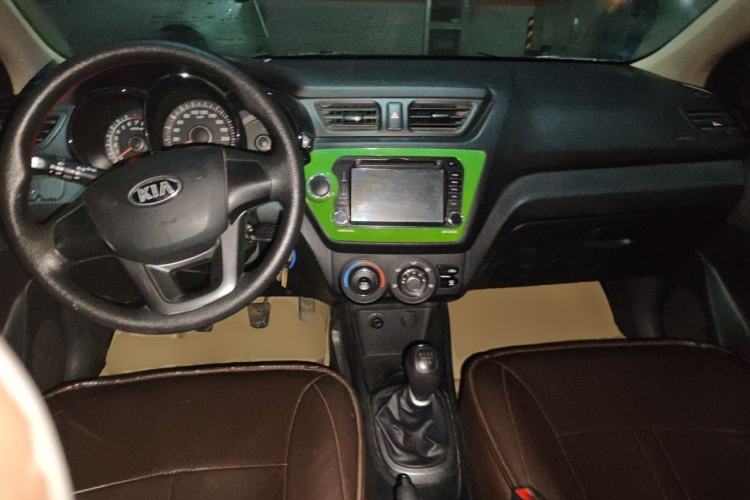 Used Kia K2 2012 Sedan 1.4L MT GLS Commemorative Edition Center Console
