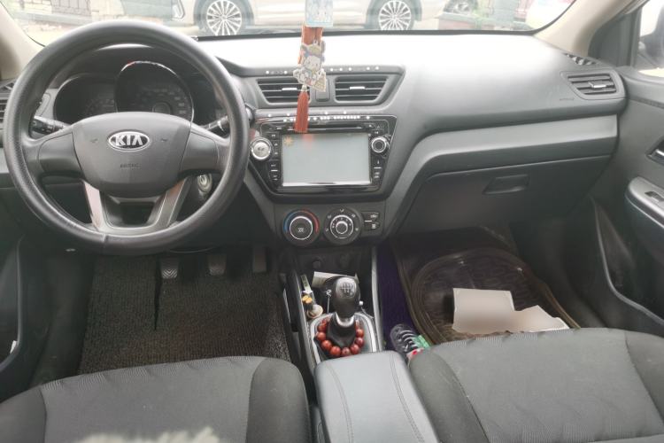Used Kia K2 2012 Sedan 1.4L MT GLS Commemorative Edition Center Console