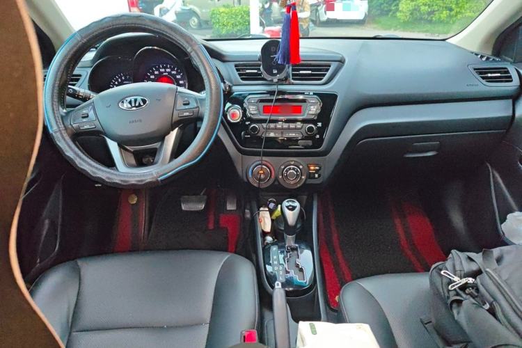 Used Kia K2 2012 Hatchback 1.6L AT Premium Commemorative Edition Center Console