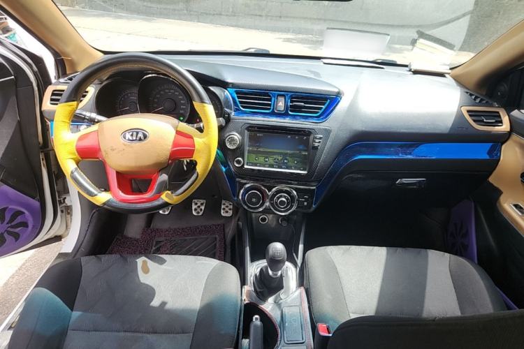 Used Kia K2 2012 Sedan 1.4L MT GLS Commemorative Edition Center Console