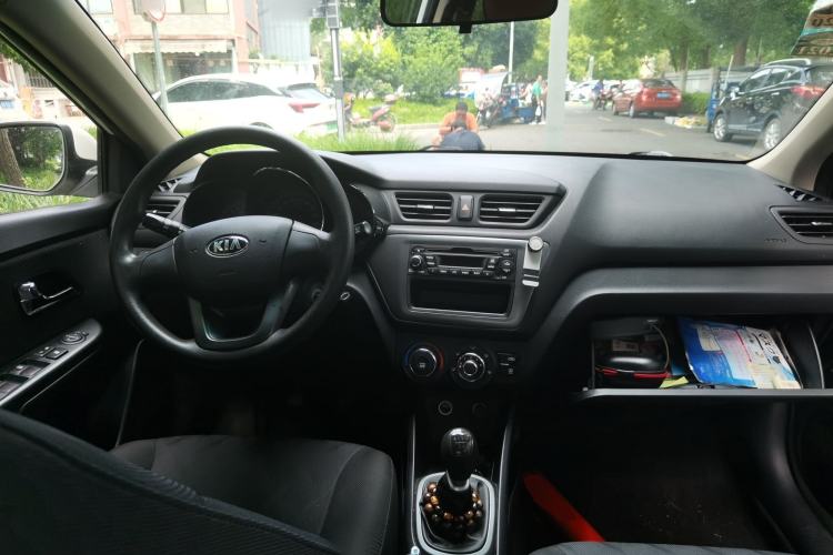 Used Kia K2 2012 Sedan 1.4L MT GLS Commemorative Edition Center Console